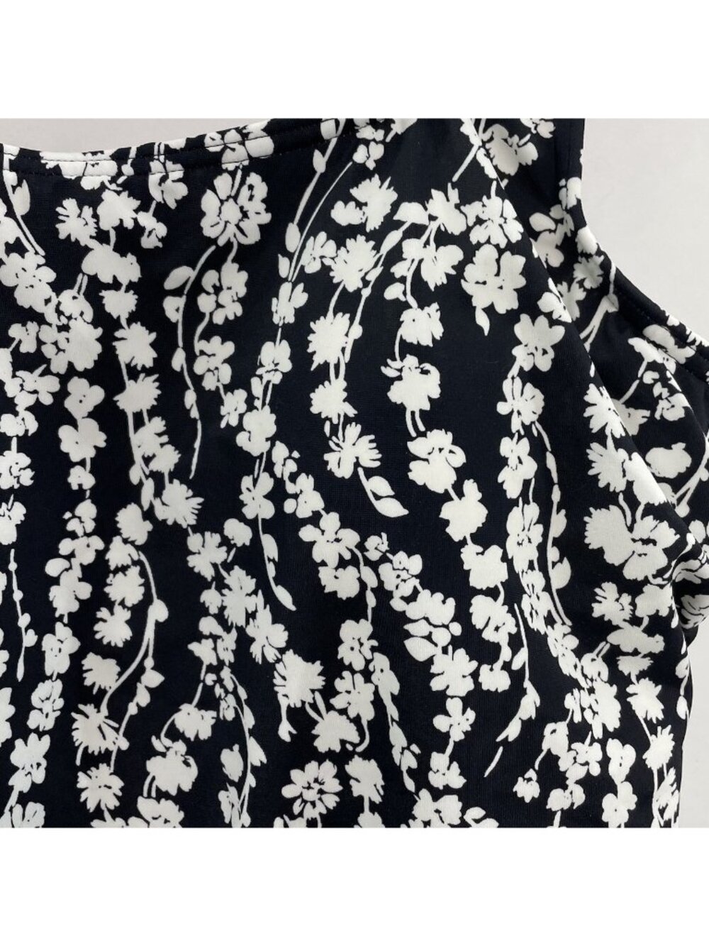 Lands End Mastectomy Tugless Low Leg One Piece Swimsuit Black White Floral 12 - Picture 2 of 10